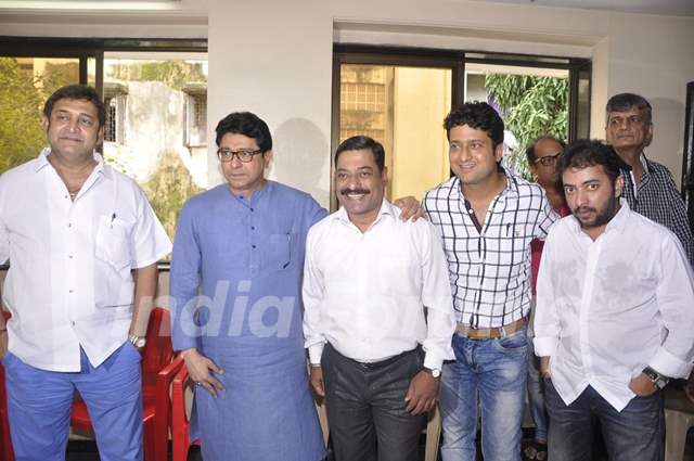 Mahesh Manjrekar, Raj Thackeray and Sanjay Narvekar were at Celebration of 100 Shows of Gholat Ghgol