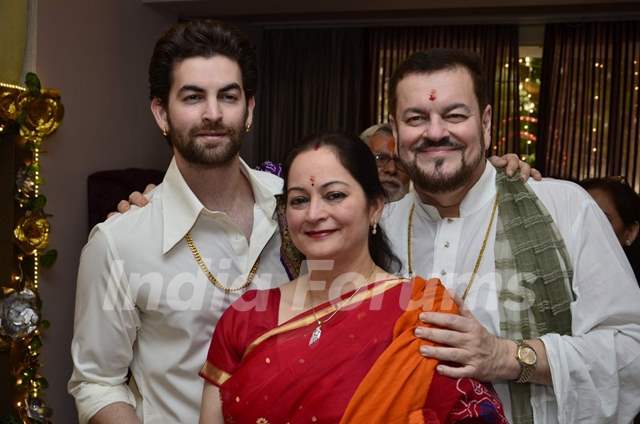 Neil Nitin Mukesh poses with his parents on Ganesh Chaturthi