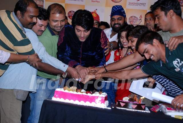 Team cuts the Cake at the Celebration of the Completion of 3 Years of Diya Aur Baati Hum