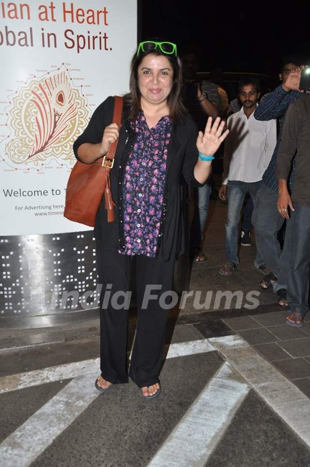 Farah Khan poses for the media at airport while leaving for Slam Tour