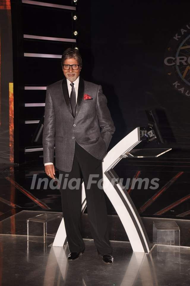 Amitabh Bachchan poses smartly for the media