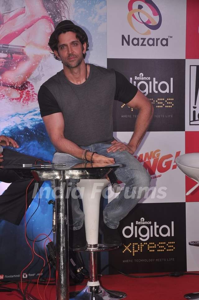 Hrithik Roshan poses for the media at the Promotion of Bang Bang