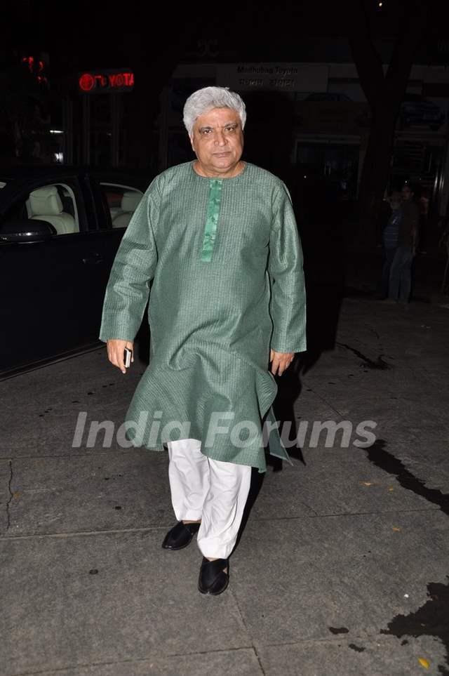 Javed Akhtar poses for the media at the Completion Bash of Dil Dhadakne Do