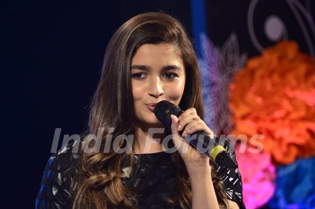 Alia Bhatt interacts with the audience at Jabong