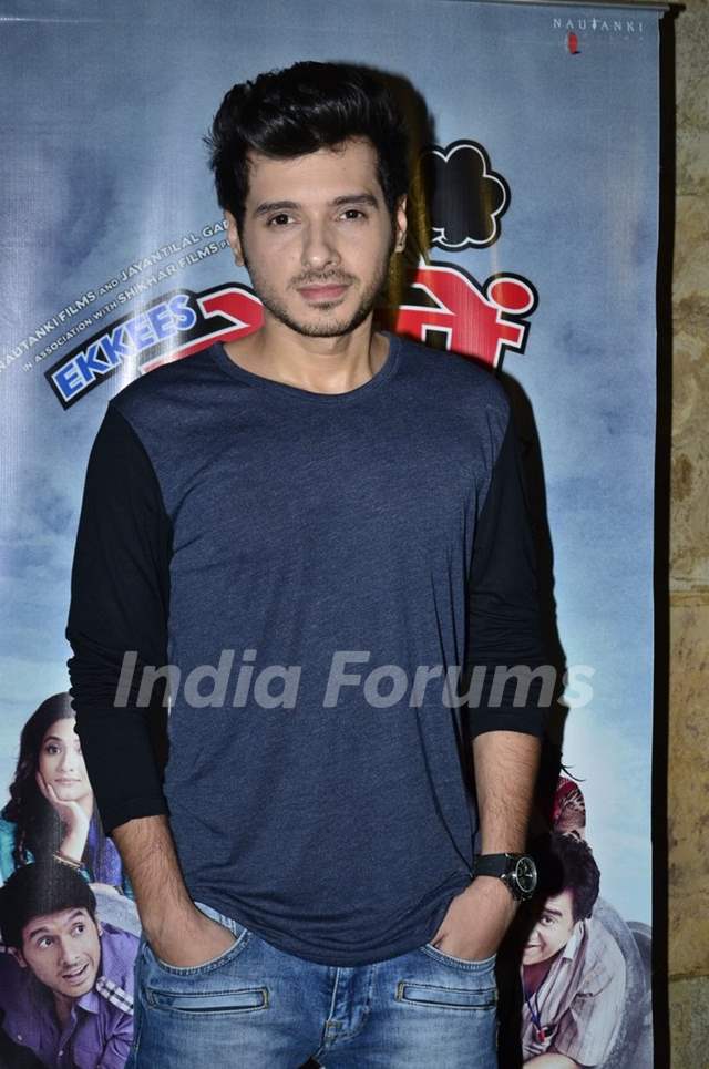 Divyendu Sharma poses for the media at the Special Screening of Ekkes Toppon Ki Salaami