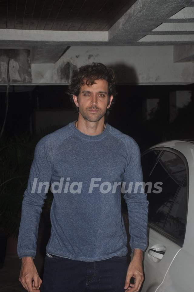 Hrithik Roshan poses for the media at Sonali Bendre's Marriage Anniversary
