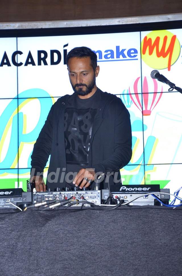 Nikhil Chinapa groovs the music as Bacardi Launches the Goa Party Hangout