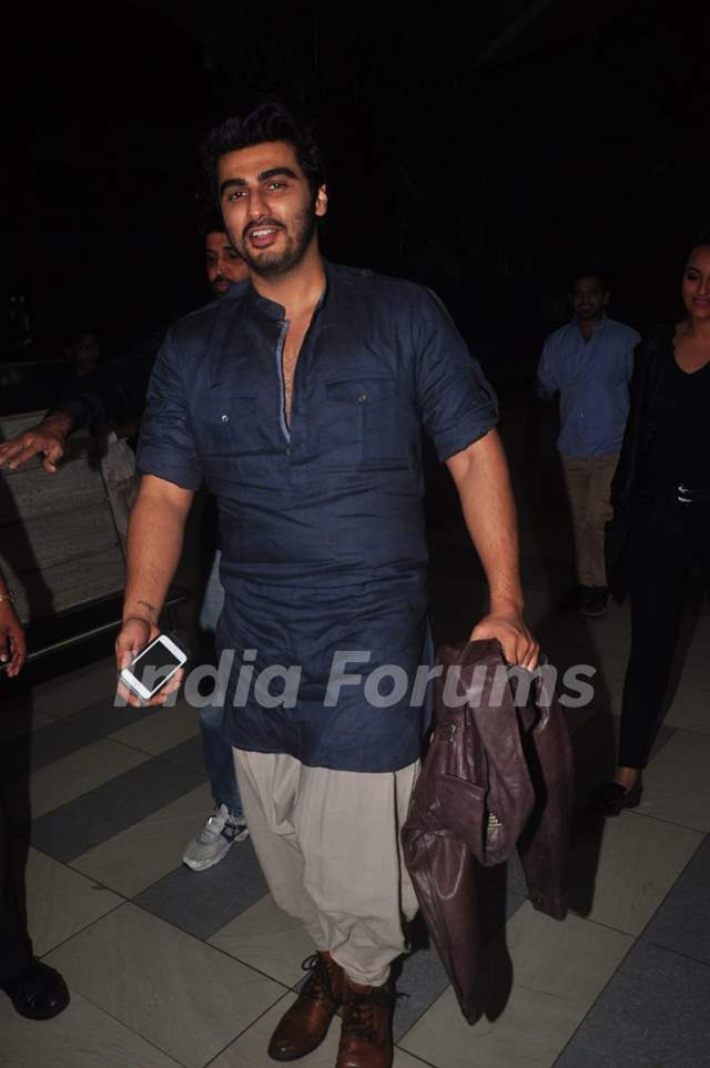 Arjun Kapoor poses for the media at Airport while returning from Delhi Promotions of Tevar