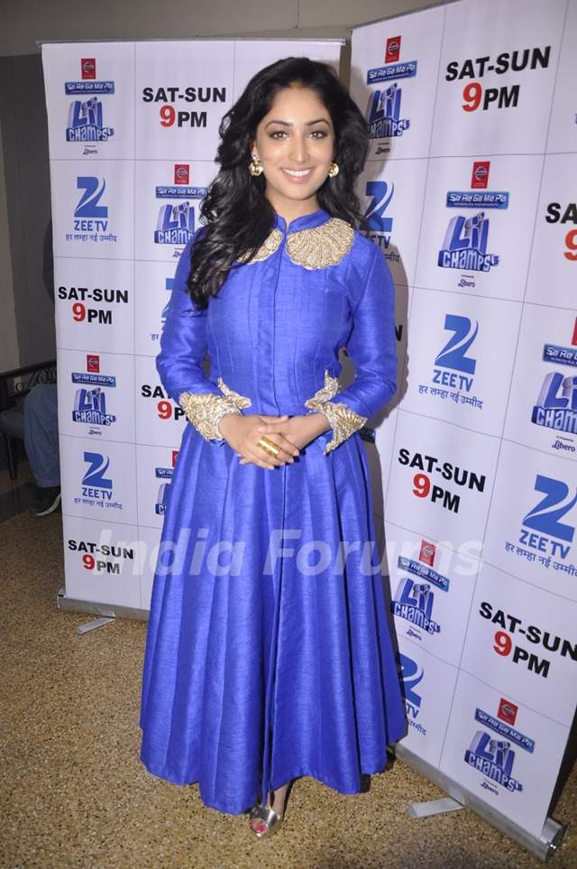 Yami Gautam poses for the media at the Promotions of Badlapur on Sa Re Ga Ma Pa Li'l Champs 5