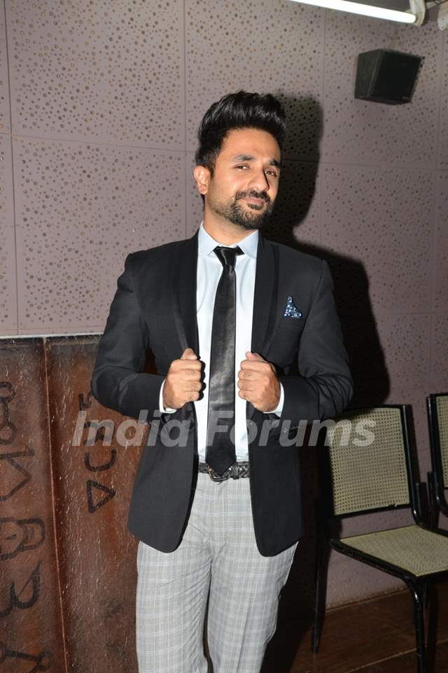 Vir Das poses for the media at Ashvin Gidwani's Nicolai Show