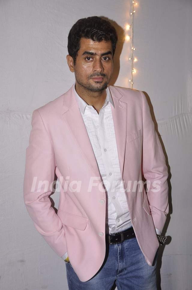 Pritam Singh poses for the media at Hum Log Awards