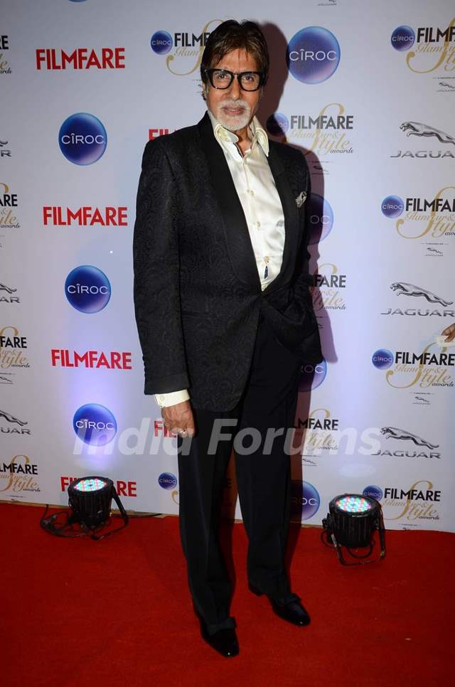 Amitabh Bachchan was seen at the Filmfare Glamour and Style Awards