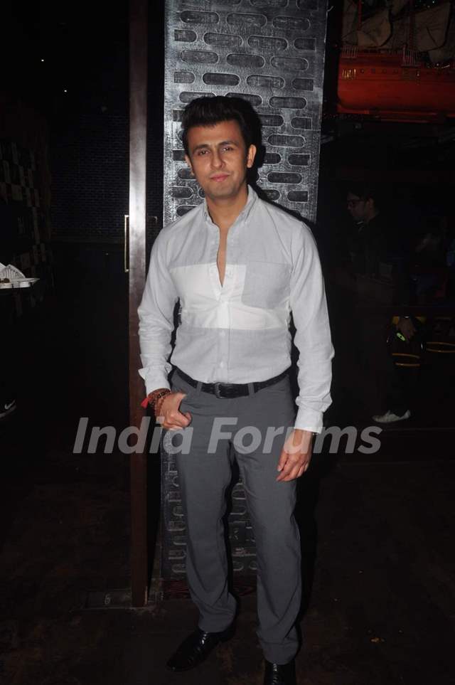 Sonu Niigam poses for the media at Ankit Tiwari's Birthday Bash