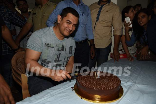 Aamir Khan Celebrates his Birthday with the Media