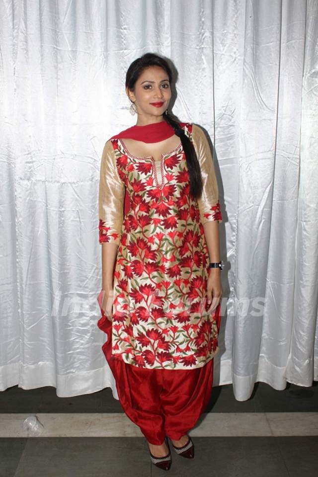 Rishina Kandhari poses for the media at Milan Singh Concert