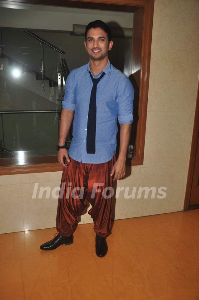 Sushant Singh Rajput poses for the media at Detective Byomkesh Bakshy! Contest