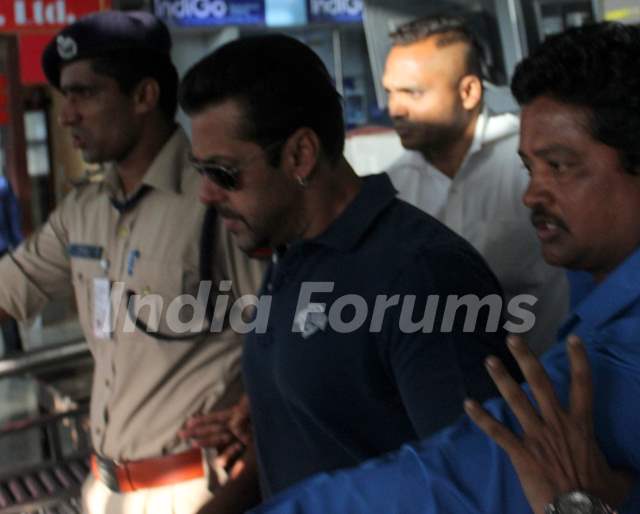Salman Leaves for Court