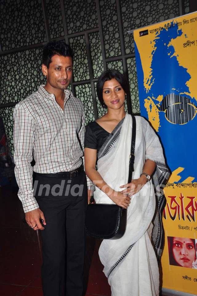 Indraneel Sengupta and Konkona Sen Sharma at Success Bash of Sajarur Kanta