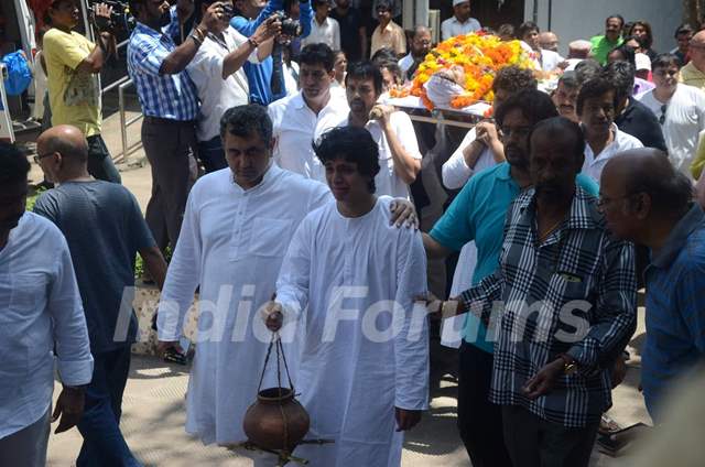 Aadesh Shrivastava performs the last rites at his Funeral