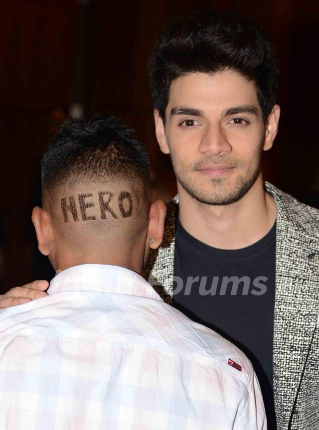Sooraj Pancholi Shows the 'Hero' Haircut by Fan at Press Meet of 'Hero' in  Gurgaon Media