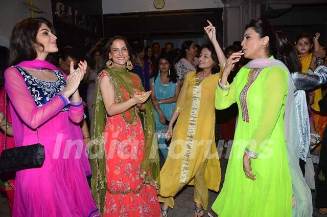Daisy Shah, Sneha Ullal and Elli Avram at Salman Khan's Ganpati Celebration