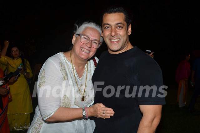 Salman Khan Celebrates Ganesh Chaturthi with Nafisa Ali