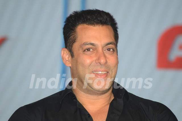 Salman Khan smiles for the camera at the Launch of Sunil Shetty's ...