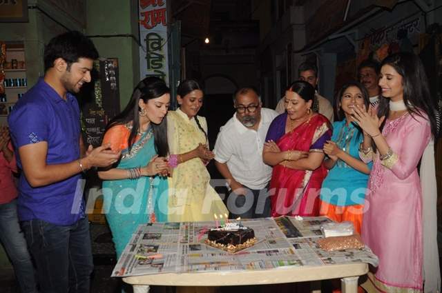 Cast of Mere Angne Mein Celebrates 100 episodes Completion