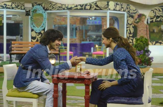 Rishab Sinha Spends Time With Deepika Padukone On A Date In Bigg Boss 9