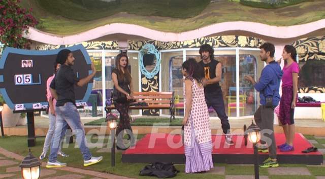 Bigg Boss 9 Nau: Day 72- Contestants in an argument