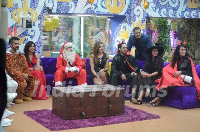 Salman Khan in Bigg Boss House for his Birthday Celebration with Contestants