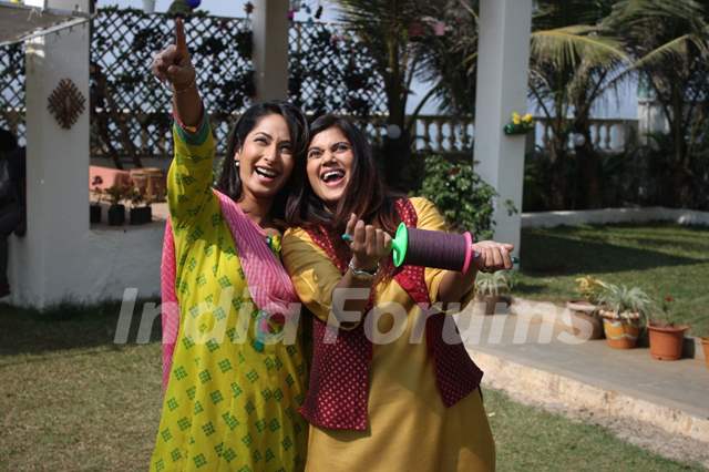Karuna Pandey and Priya Marathe of 'Bhaage Re Mann' Team Celebrate Makar Sankranti
