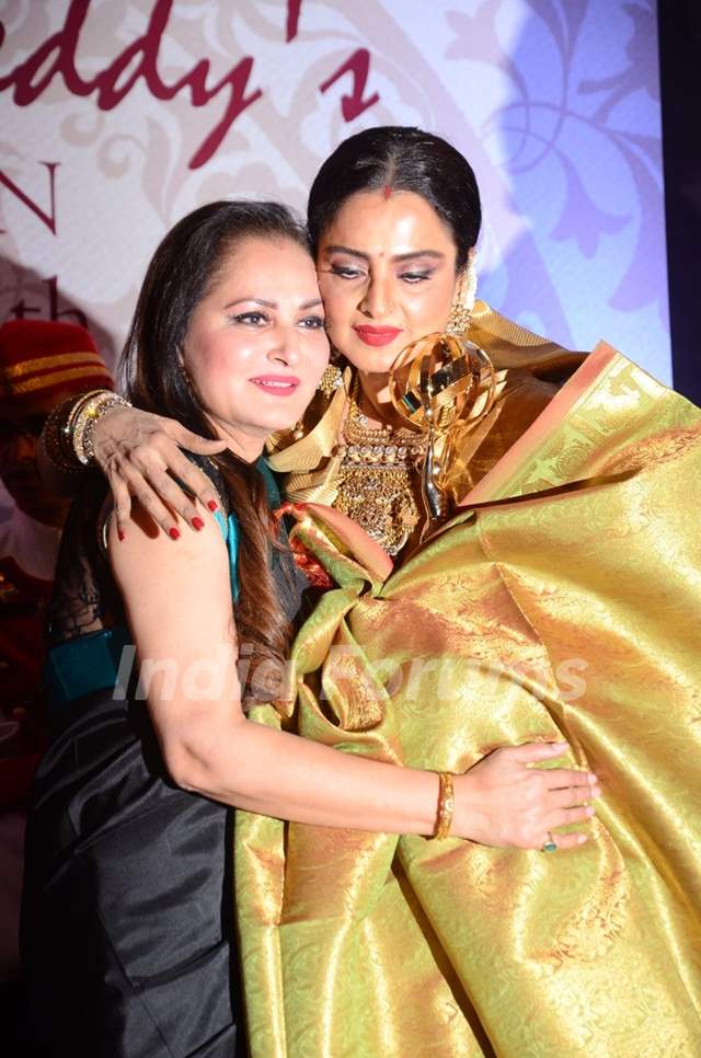 Rekha Hugs Jaya Prada at 3rd National Yash Chopra Memorial Awards Media