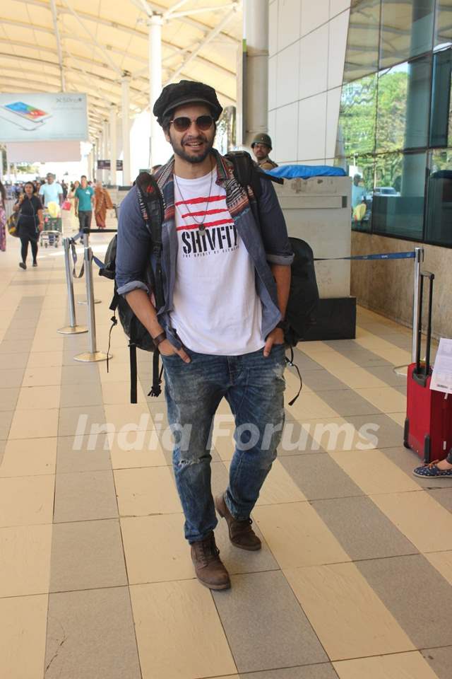 Ali Fazal Snapped at Airport