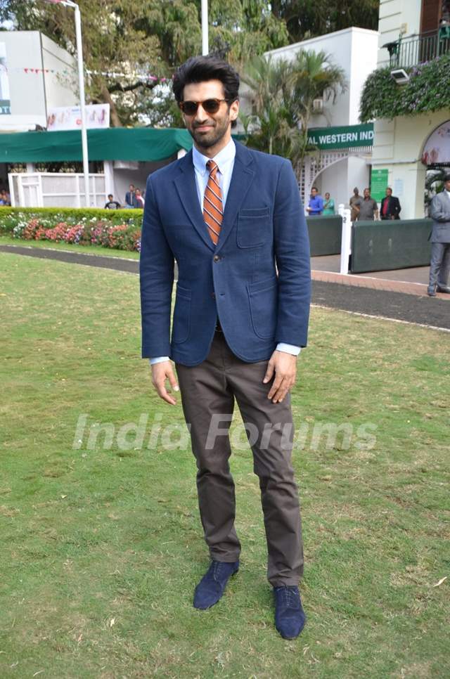 Aditya Roy Kapur at Mid-Day Race