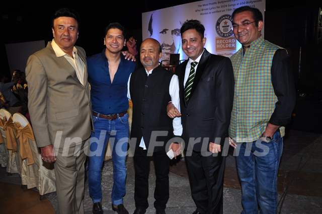 Bollywood Top Singers at Event of Sameer Anjaan Receiving the Guinness World Record Certificate!
