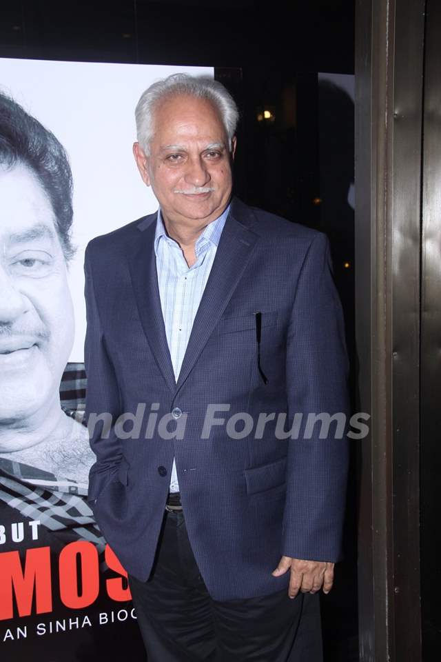 Ramesh Sippy poses for the media at Shatrughan Sinha's Book Launch