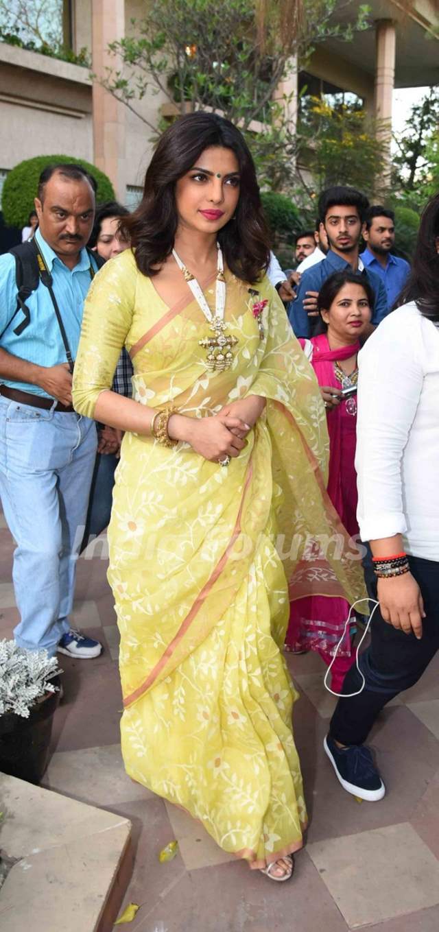 Priyanka Chopra Looks ELegant in Yellow Saree at Press Meet for ...