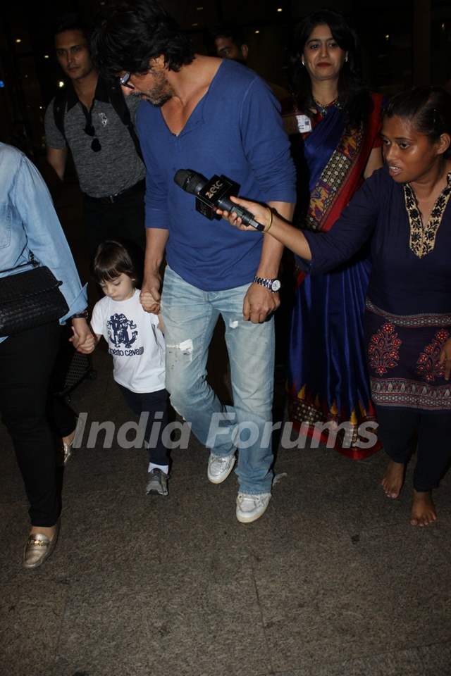 Shah Rukh Khan and AbRam Khan Snapped at Airport