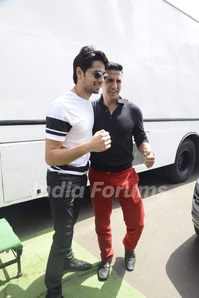 Akshay Kumar With Sidharth Malhotra Media