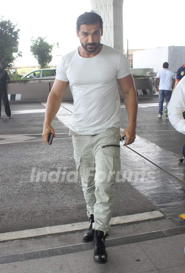 Care For Some Hardcore Style Tips From The Man Himself, John Abraham?