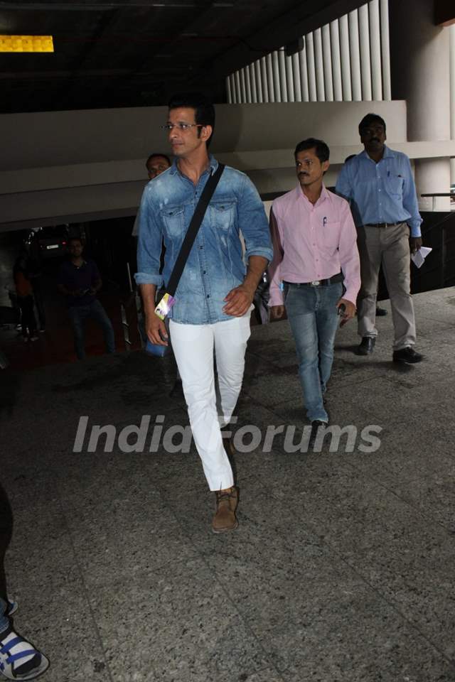 Sharman Joshi Snapped at Airport!