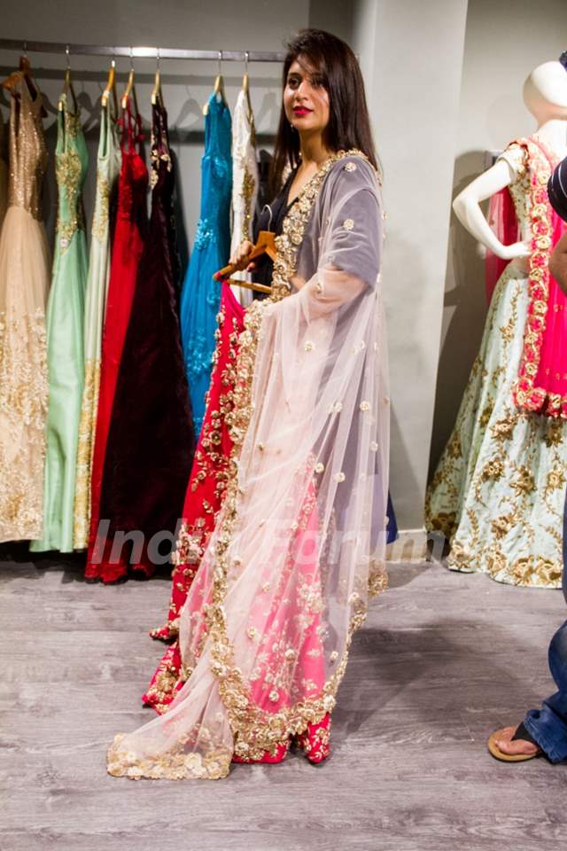 Divyanka Tripathi Snapped Shopping for Wedding at 'Kalki Fashion'
