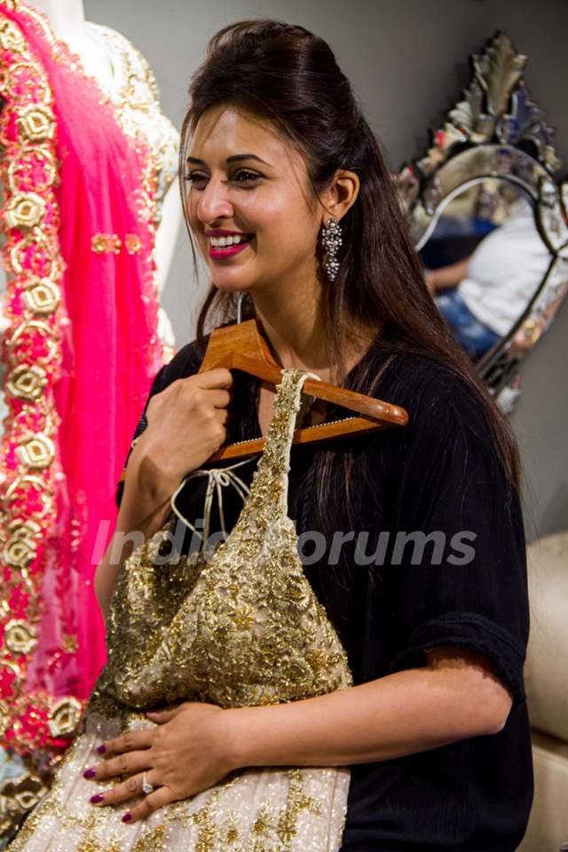 Divyanka Tripathi Snapped Shopping for Wedding at 'Kalki Fashion'