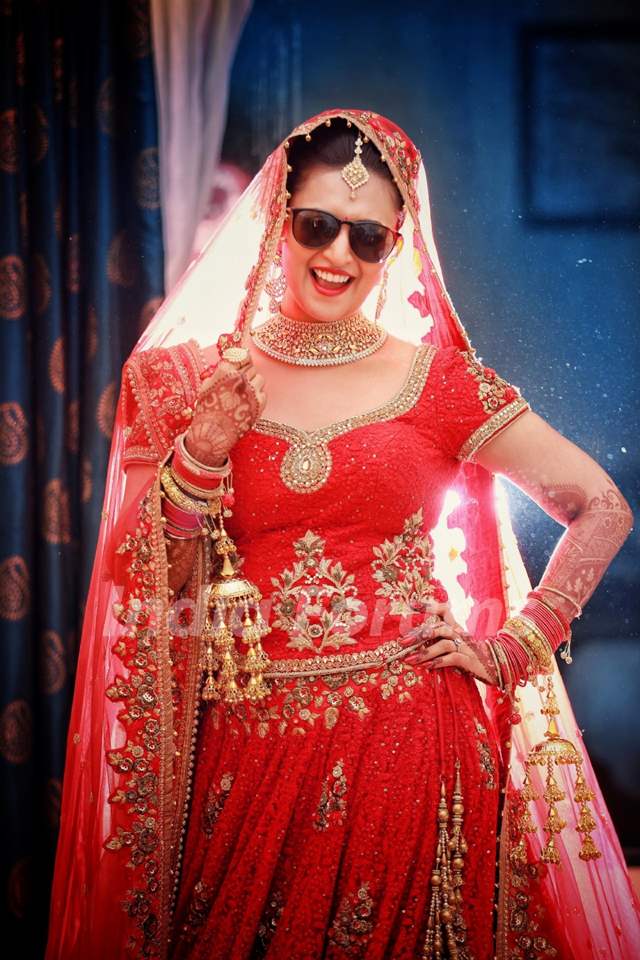 Modern Bahu! - Divyanka Tripathi poses for camera at her Wedding Ceremony!