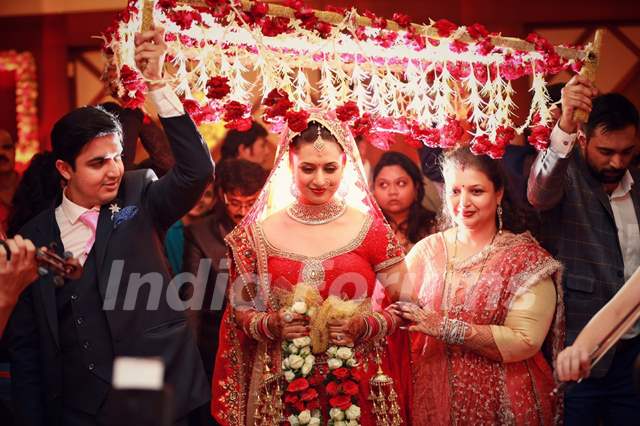 Banno re banno, chali sasuraal ko: Divyanka Tripathii at her Wedding ceremony!