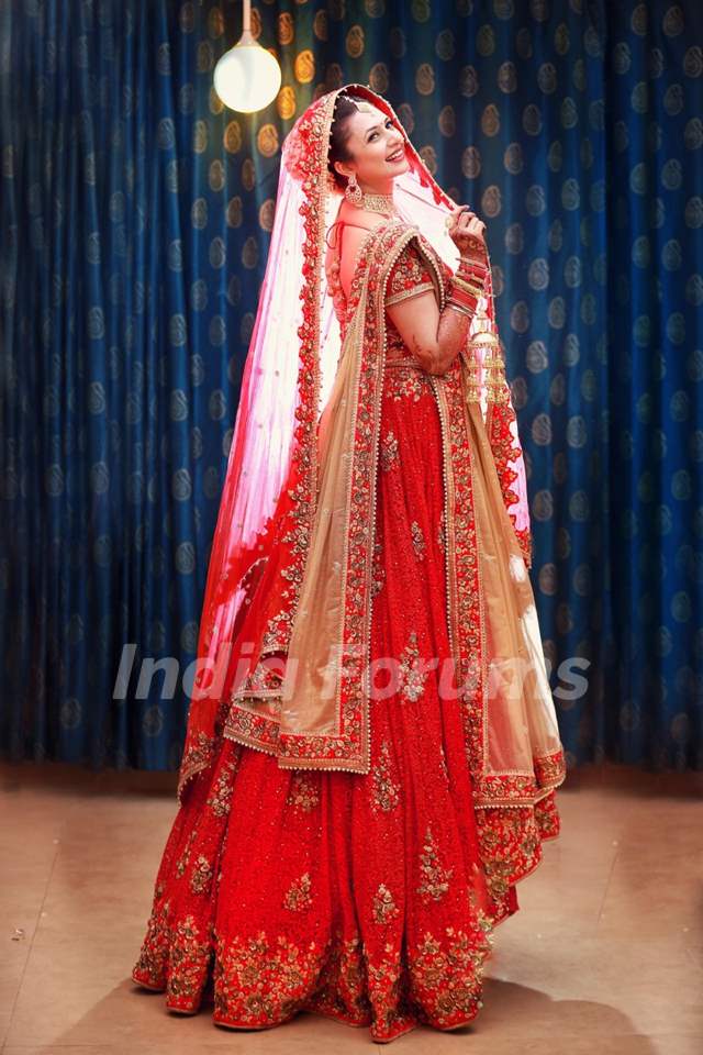 Divyanka Tripathi poses for a picture at her Wedding Ceremony!