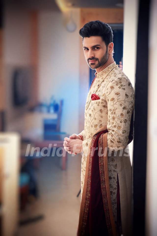 Men's fashion: Indian wedding wear. Wearing: Manyavar #manyavar  #mensfashion #indianmen #indiangroom #beard #be… | Groom photoshoot, Groom  dress, Trending dresses