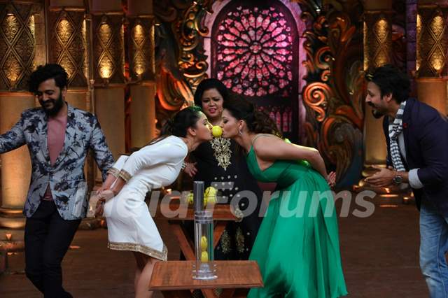 Pooja Bose Chudai Videos - Riteish, Vivek, Urvashi, Bharti, and Pooja Promotes 'Great Grand Masti' on  'Comedy Nights Bachao' Media