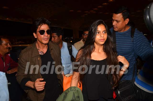 Shah Rukh Khan And Suhana Khan Snapped Photo 